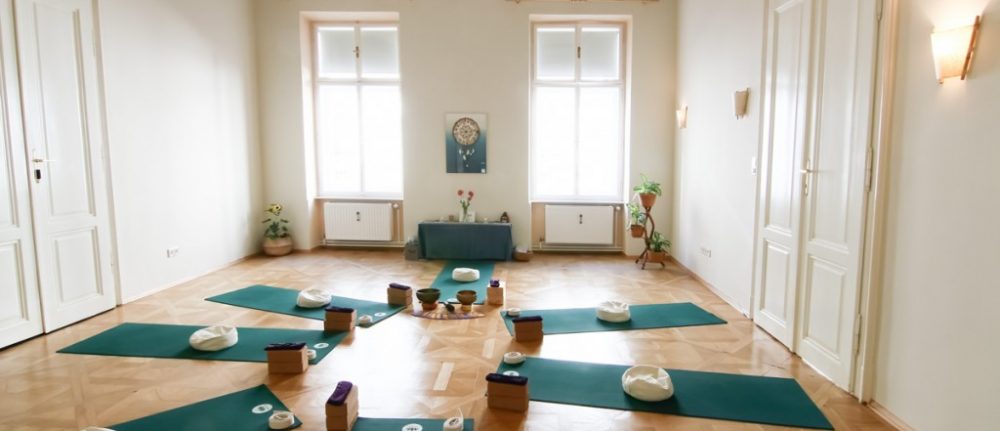 Hatha/Integraler Yogakurs mit Katrin